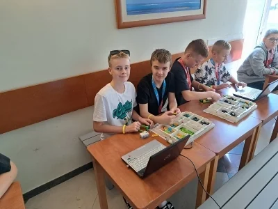 6 2zajecia z konstruowania i programowania robotow