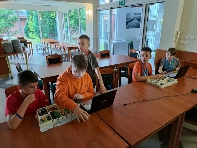 20 2zajecia z konstruowania i programowania robotow